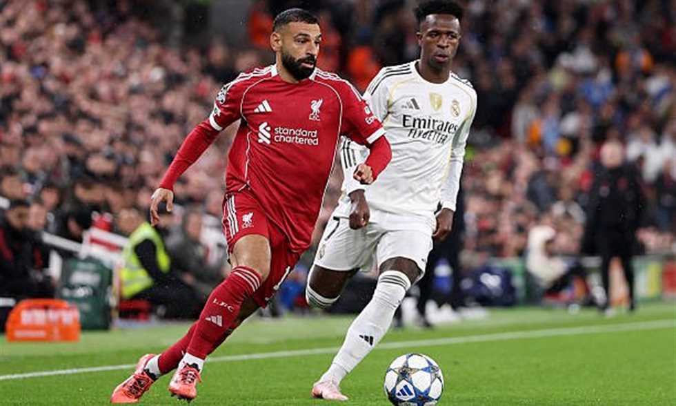لاعب الفريق السابق: سعيد بنهاية أزمة صلاح مع سلوت.. وليفربول يعاني هجوميا