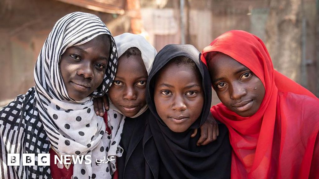 حرب السودان: غرف طوارئ وتكايا وتطبيقات تحويل: كيف يعيش الناس الصراع المستمر منذ أعوام؟ - BBC News عربي