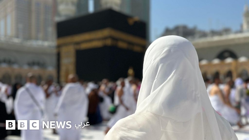 "كأنّ قلبي وجد موطنه": العمرة كما اختبرتها امرأة صمّاء - BBC News عربي