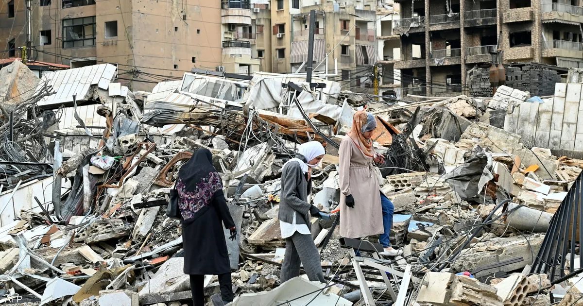 بعد هدنة هشة.. لبنانيون يعودون إلى ركام منازلهم