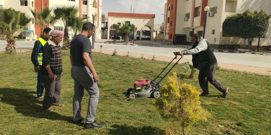 صيانة وتشجير حدائق مستشفى العريش استعداد لافتتاح قسم الكلى الصناعي خلال احتفالات العيد القومي (صور) - صوت الأمة