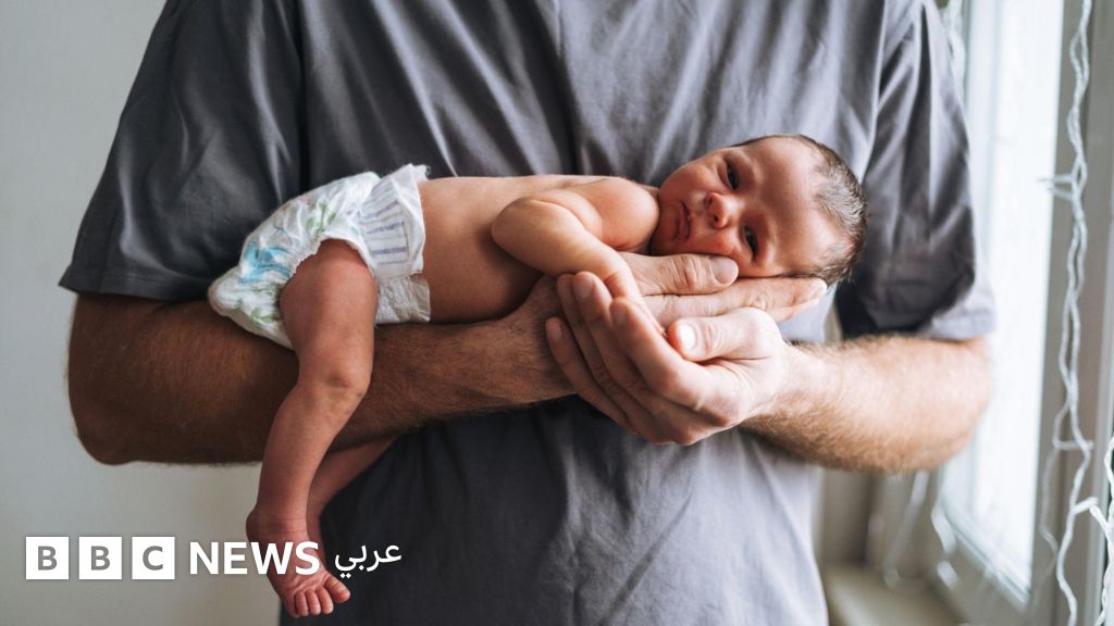 كيف تعيد الأبوة تشكيل دماغ الرجال وتؤثر في سلوكهم؟ - BBC News عربي