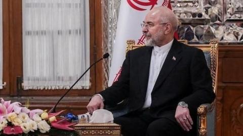 قاليباف: الحصار الأمريكي للموانئ الإيرانية "قرار خاطئ ومضلل"، وترامب: لن أسمح لإيران "بابتزاز" الولايات المتحدة - BBC News عربي