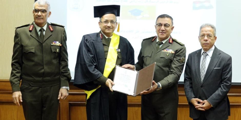 الأكاديمية الطبية العسكرية تنظم مراسم تسليم الشهادات العلمية للأطباء العسكريين والمدنيين - صوت الأمة