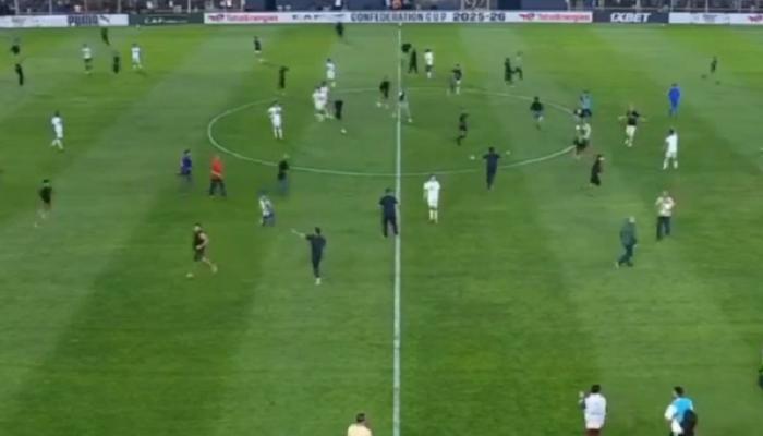 اقتحام الجماهير يؤخر انطلاق مباراة أولمبيك آسفي واتحاد العاصمة