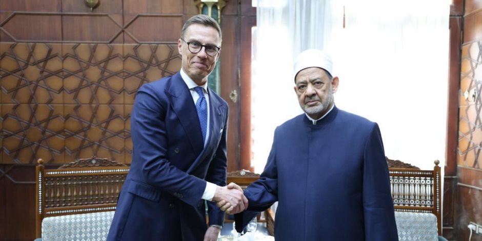 شيخ الأزهر يستقبل رئيس فنلندا ويؤكدان حاجة العالم للتهدئة وإيجاد آلية مُلزمة للقانون الدولي الإنساني - صوت الأمة