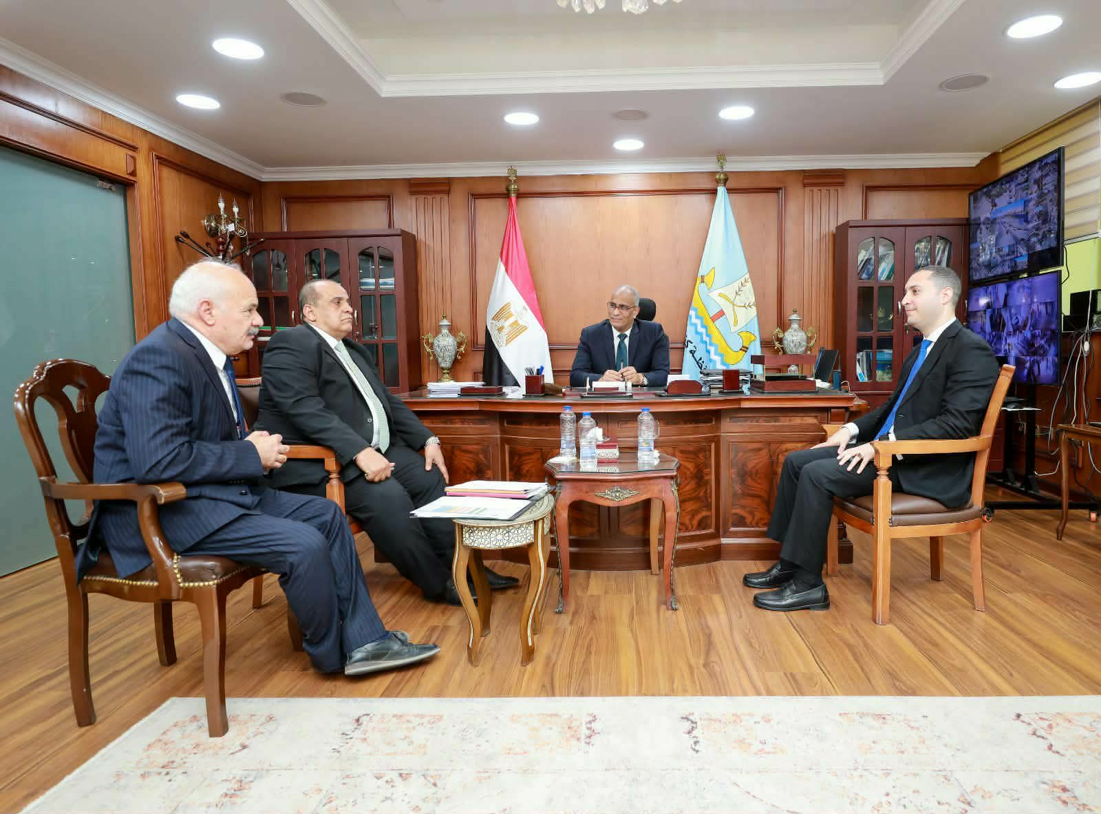 محافظ كفر الشيخ يبحث مع أعضاء البرلمان وضع خريطة متكاملة لحلول مشاكل المواطنين