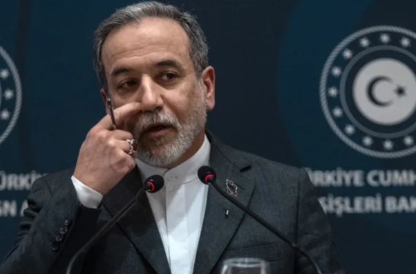 وكالة فارس: عراقجي قدم إلى أمريكا عبر باكستان خطوطا حمراء إيرانية