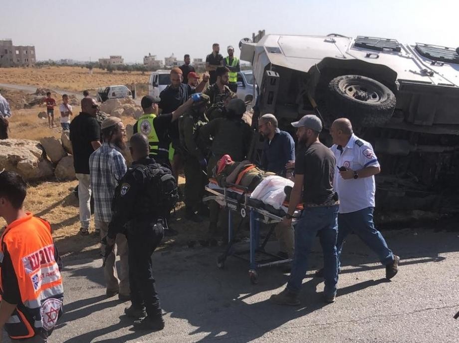 جيش الاحتلال: إصابة 4 عسكريين إثر انقلاب مركبة بقاعدة جنوبي إسرائيل
