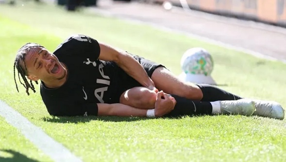 الرباط الصليبي ينهي موسم تشافي سيمونز ويحرمه من حلم كأس العالم