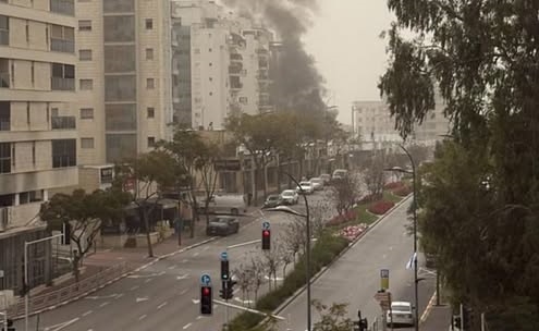 سقوط شظايا متفجرة في حيفا عقب إطلاق إيران صاروخ عنقودي