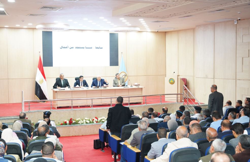 محافظ مطروح يوجه برفع درجة الاستعداد لاستقبال موسم الصيف