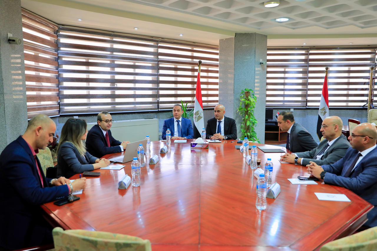 وزير التعليم ورئيس الرقابة المالية يبحثان إدراج الثقافة المالية بالمناهج | أموال الغد
