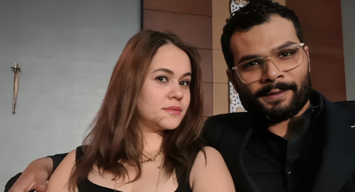 فيديو - أحمد عبد الله محمود يروي قصة حبه لزوجته بعد 20 عامًا من الفراق: أرملة ولديها ثلاثة أطفال | خبر