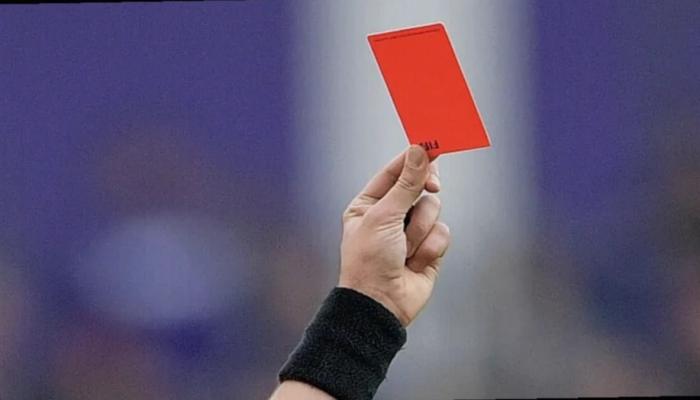 &laquo;وصمة عار&raquo;.. 24 بطاقة حمراء في مباراة واحدة