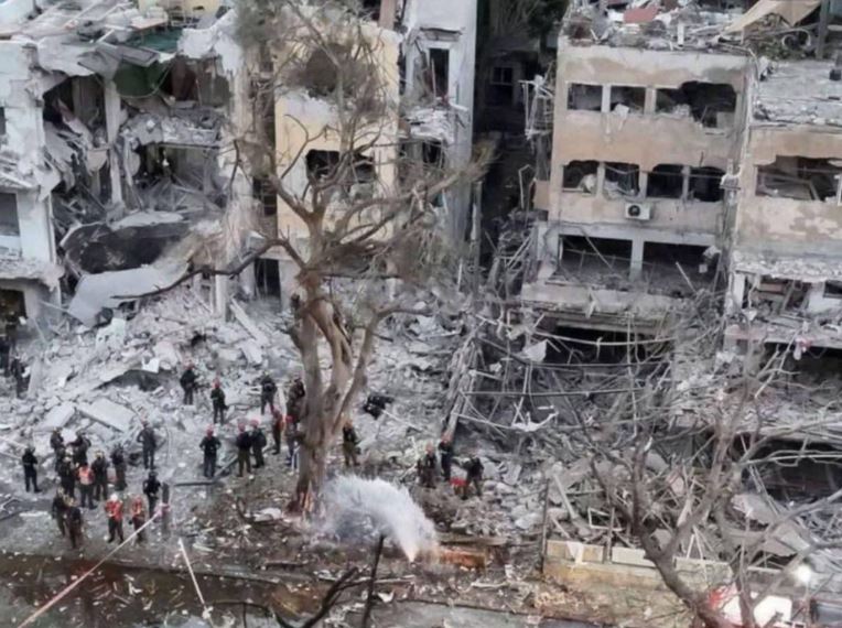 هجمات صاروخية متزامنة من إيران وحزب الله على شمال ووسط إسرائيل