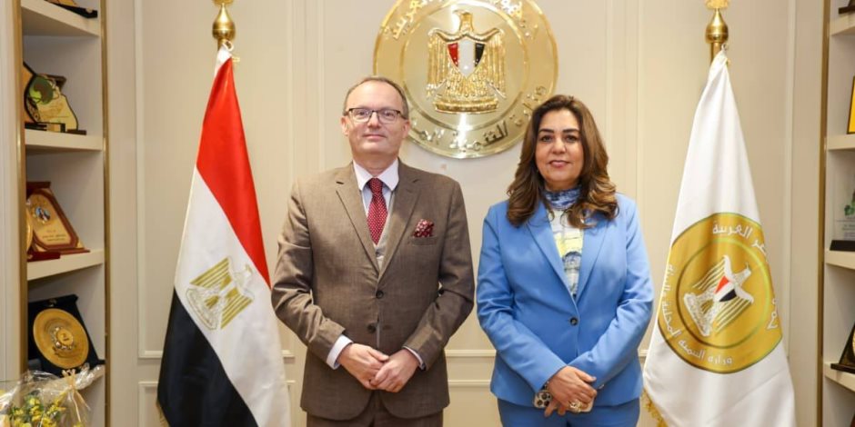 وزيرة التنمية المحلية والبيئة تبحث مع سفير التشيك بالقاهرة مجالات التعاون المشترك - صوت الأمة