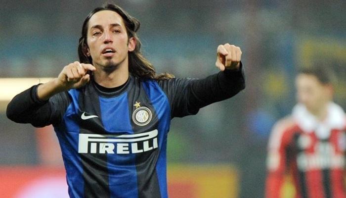 لاعب إنتر ميلان السابق يخمد حريقا في سويسرا (فيديو)