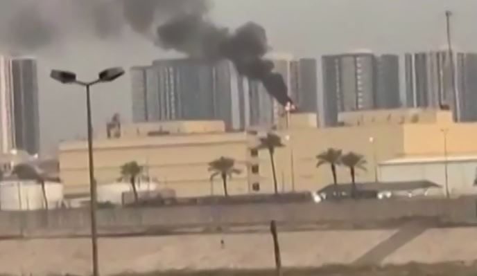 السفارة الأمريكية في العراق: جماعات مسلحة نفذت هجمات بمسيرات قرب مقرنا ومطار بغداد