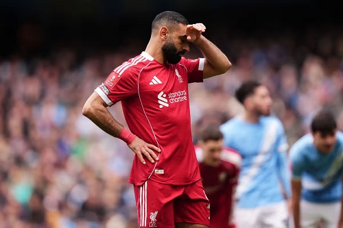 محمد صلاح على دكة بدلاء ليفربول أمام باريس سان جيرمان في دوري الأبطال