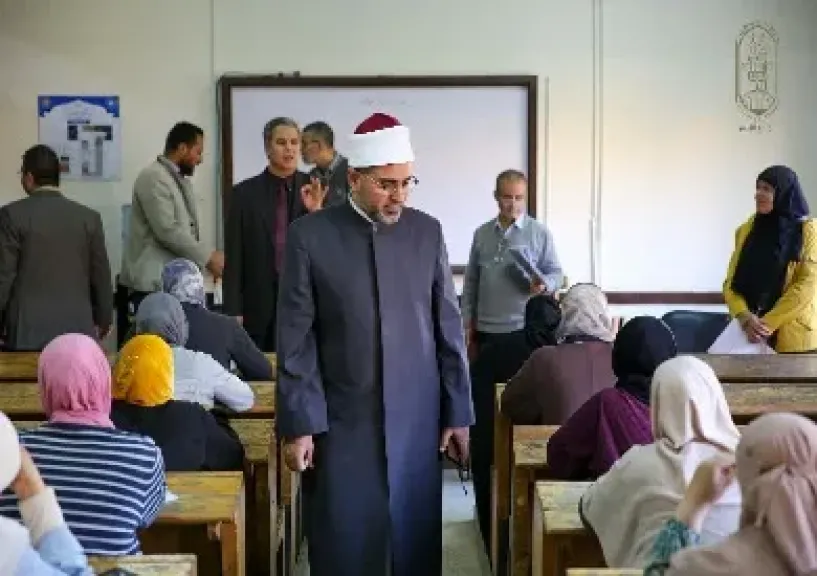 جولات مفاجئة وانضباط كامل.. قيادات الأزهر تتابع امتحانات سوهاج عن قرب