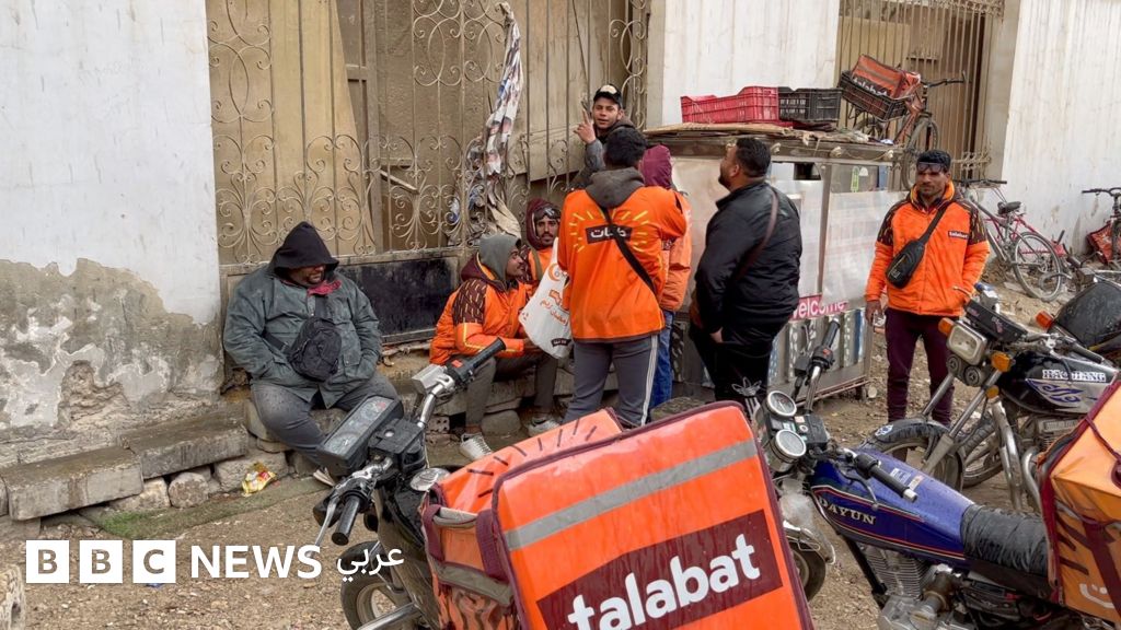 يوم العمال: "رواتب مجزئة.. وحماية محدودة"... كيف يعمل عمال توصيل الطلبات في مصر؟ - BBC News عربي