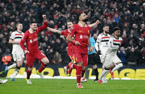 صلاح ينفرد برقم تاريخي أمام مانشستر يونايتد رغم الغياب