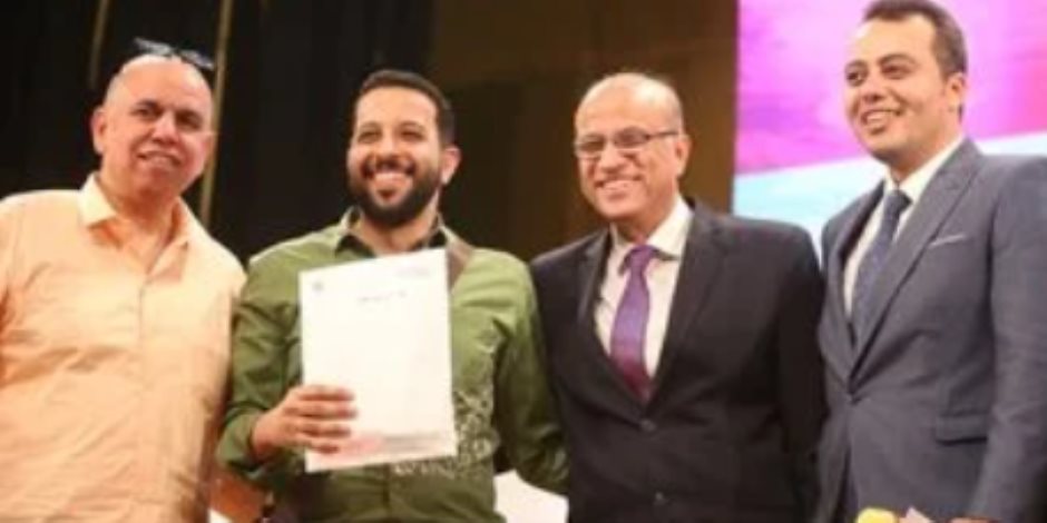 نقابة الصحفيين تسلم تأشيرات الحج لبعثة النقابة (صور) - صوت الأمة