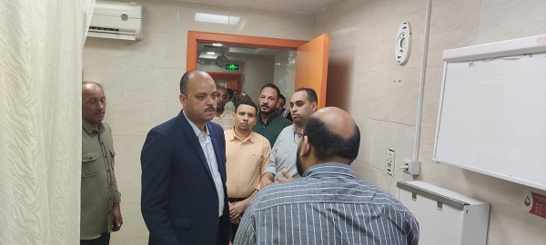 جولة مفاجئة.. نائب محافظ الوادي الجديد يتفقد المنشآت الطبية بمدينة الخارجة