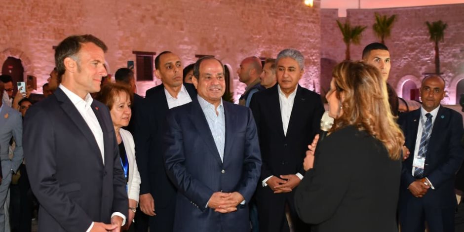 الرئيس السيسي يصطحب ماكرون في جولة بقلعة قايتباي بالإسكندرية (فيديو) - صوت الأمة
