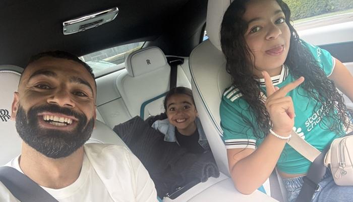 تفاصيل ظهور محمد صلاح المبهج مع بناته (صور وفيديو)