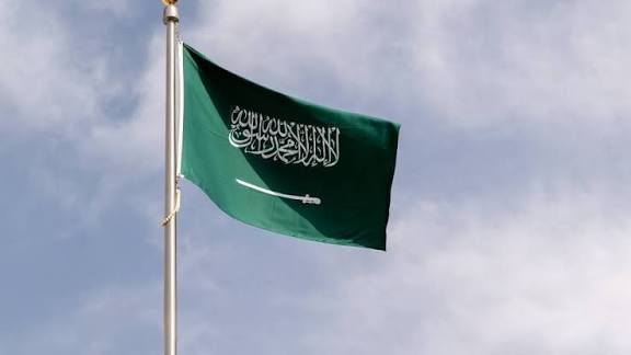 السعودية تطالب بوقف الاعتداءات على أراضي الدول الخليجية ومياهها الإقليمية