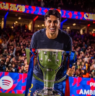 كانسيلو يصنع التاريخ مع برشلونة ويحقق إنجازًا غير مسبوق في أوروبا