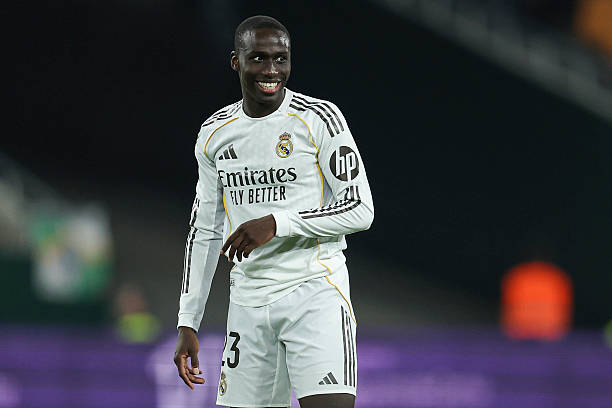ريال مدريد يعلن خضوع ميندي لجراحة ناجحة