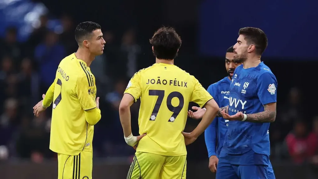 هل استحق النصر ركلة جزاء في الشوط الأول أمام الهلال.. شاهد بالصور