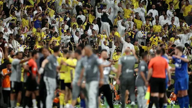 اشتباكات عنيفة بين جماهير النصر والهلال بعد مباراة الديربي في الدوري