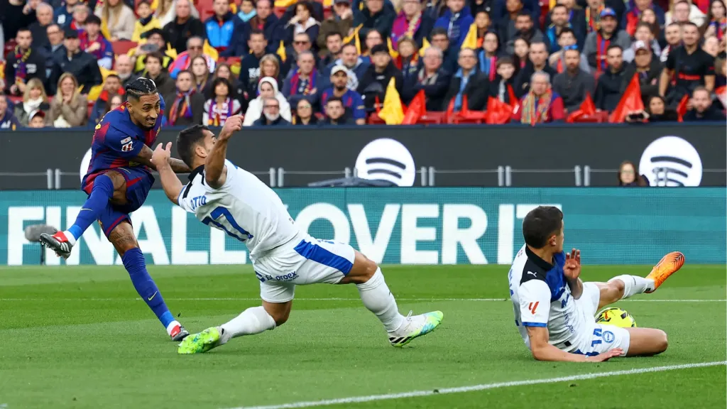 موعد مباراة برشلونة ضد ألافيس في الدوري الإسباني والقنوات الناقلة