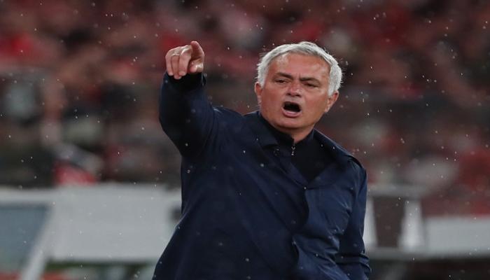 في الدوري البرتغالي.. مورينيو يداعب إنجازا بلا قيمة قبل رحلة مدريد