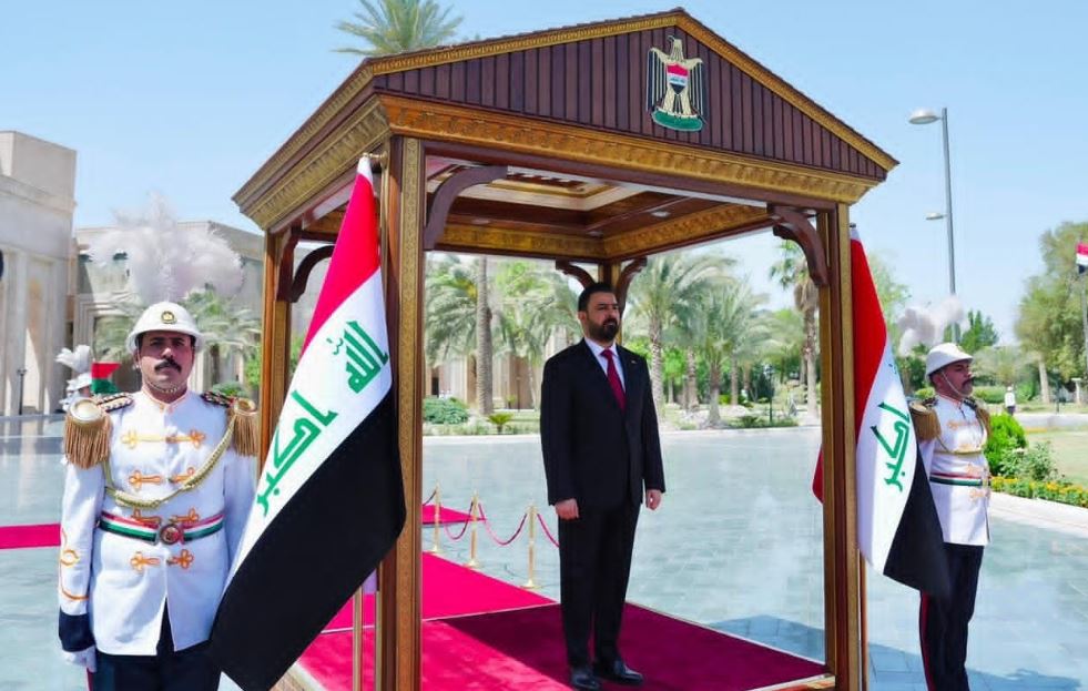 علي الزيدي يتسلم مهامه رسميا رئيسا للحكومة وقائدا عاما للقوات المسلحة العراقية