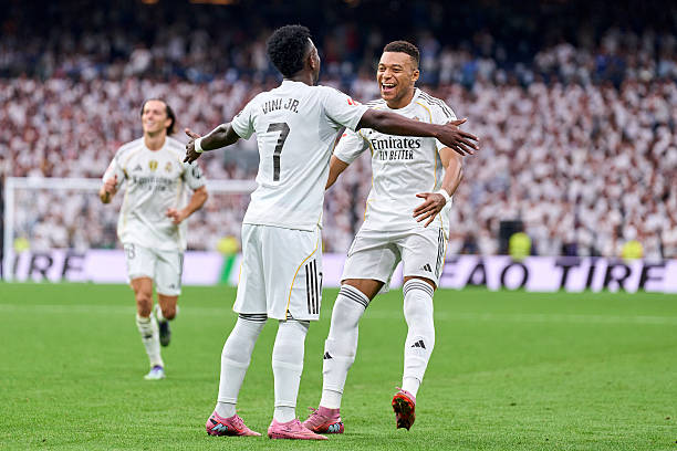 ريال مدريد يفاضل بين استمرار مبابي أو فينيسيوس الموسم المقبل