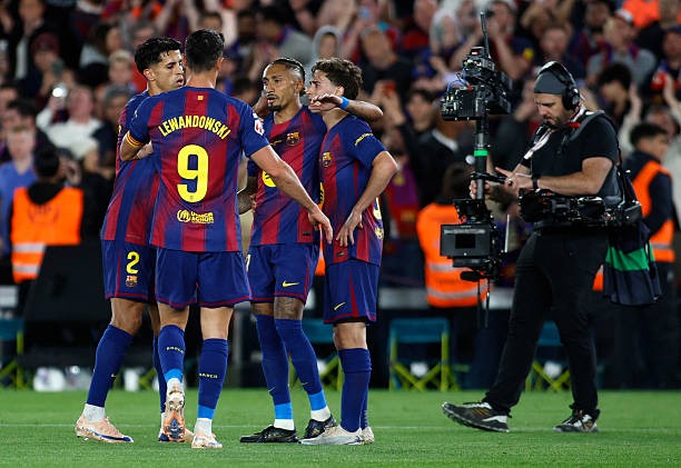 برشلونة يكتسح ريال بيتيس بثلاثية في الدوري الإسباني