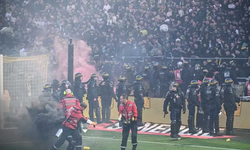 شغب جماهيري ينهي مباراة نانت ضد تولوز بعد 22 دقيقة
