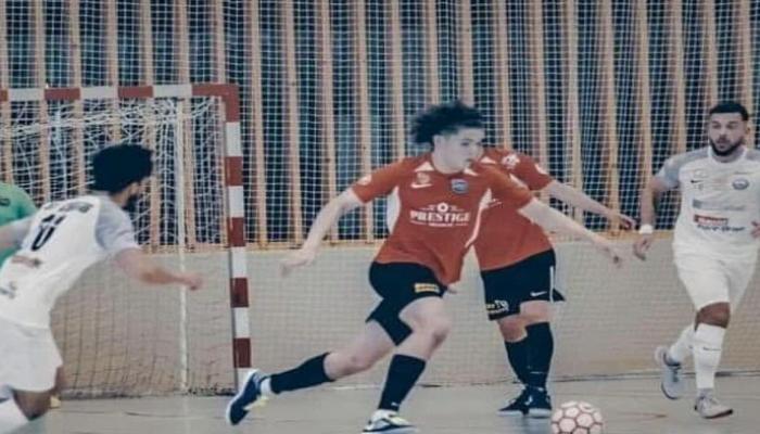 من كرة الصالات إلى اللعب في المونديال.. نجم المغرب يكتب قصة استثنائية