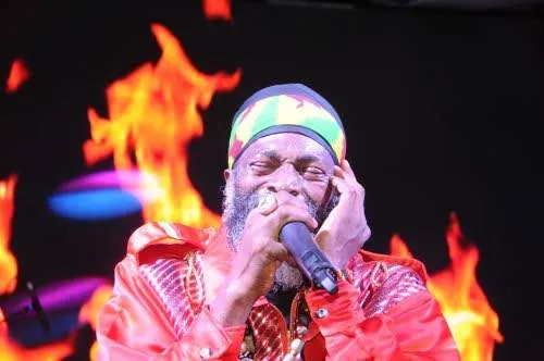 فيديو.. من روائع الأغنيات الغربية "لقد تقاسموا هذا العالم" ولم يعد هناك شئ يفاجئني