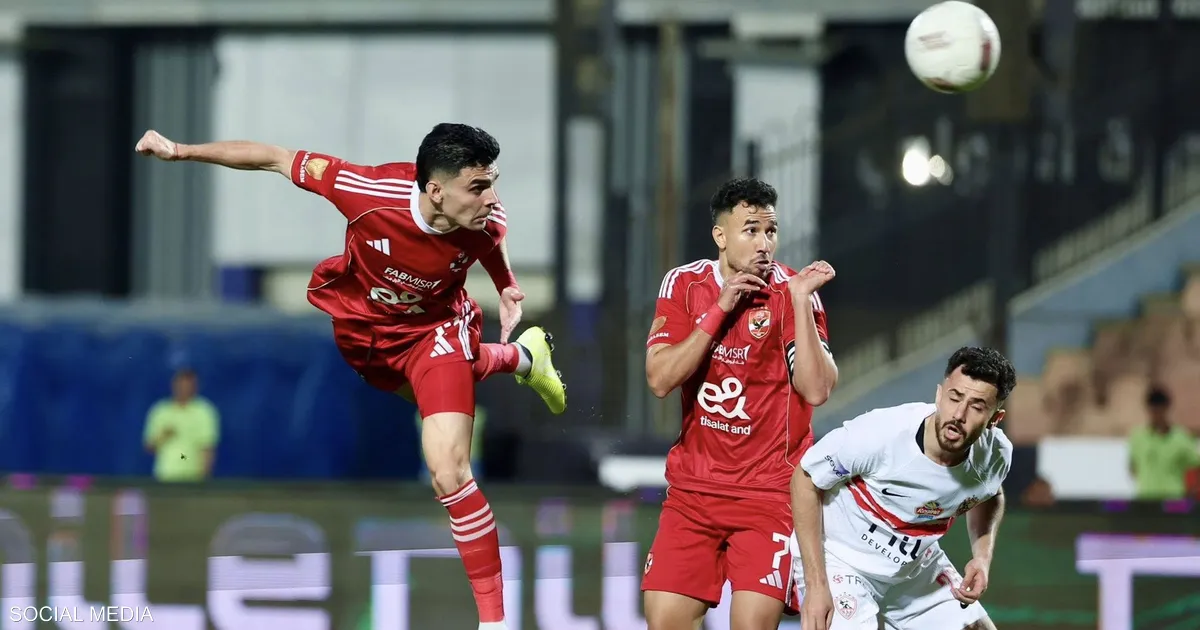 الأهلي يهزم الزمالك بثلاثية ويشعل الدوري المصري