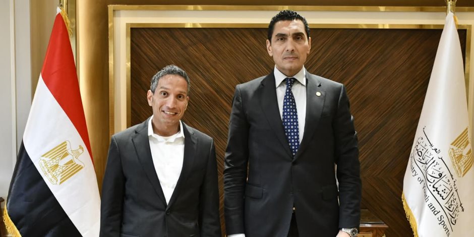 وزير الشباب والرياضة يكرّم أيمن نصار بعد إنجازه التاريخي في ماراثون الرمال بالمغرب - صوت الأمة