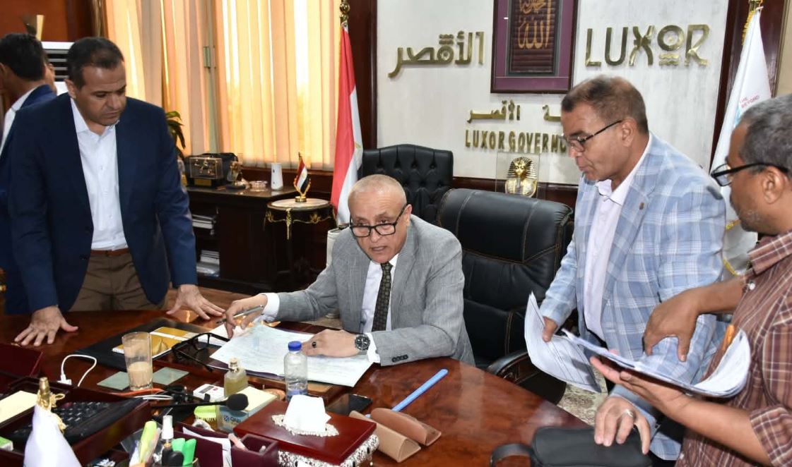 محافظ الأقصر يتابع تنفيذ توجيهاته خلال الجولات الميدانية بالمراكز والقرى
