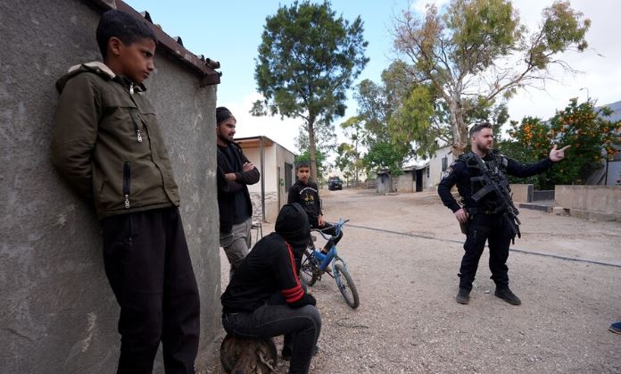 يوميا.. مستوطنون يحاصرون منزلا فلسطينيا لدفع عائلته إلى الرحيل