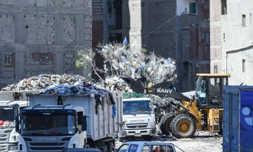 حملات مكثفة في الإسكندرية لمواجهة النباشين وفريزة المخلفات بالشوارع