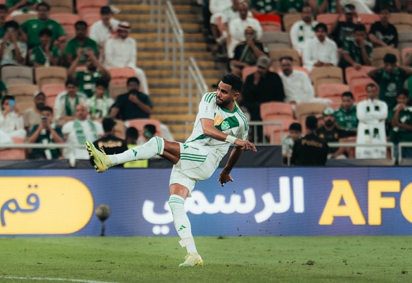 خلاف داخل أهلي جدة بشأن مستقبل رياض محرز